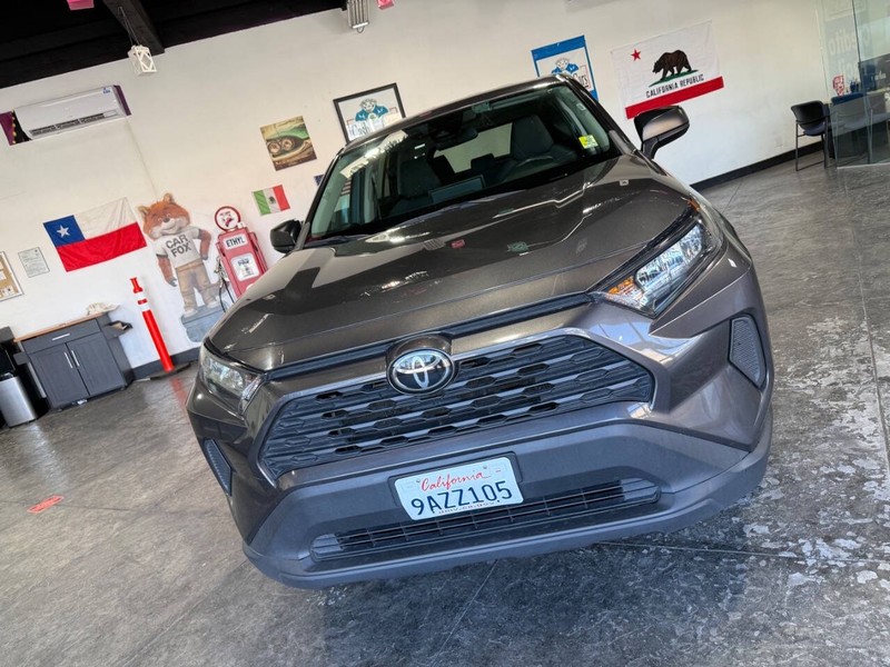 Toyota RAV4 Vehicle Full-screen Gallery Image 04