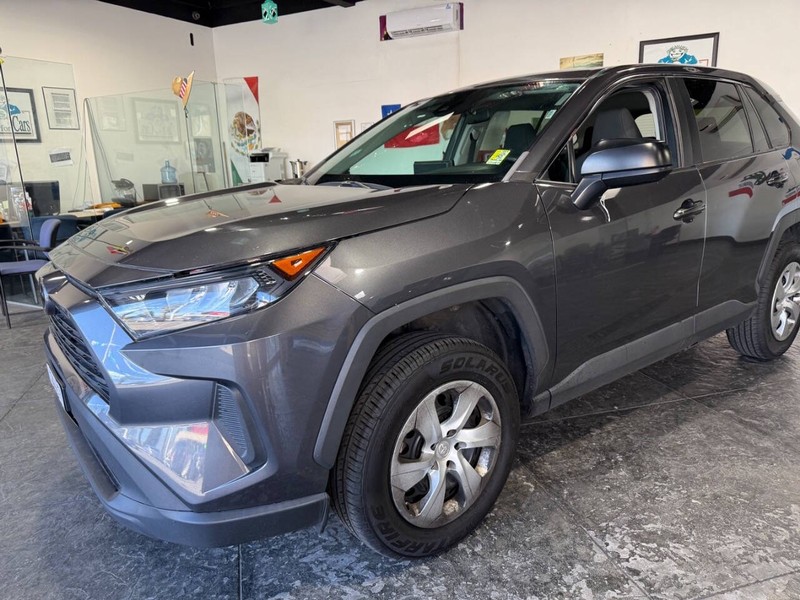 Toyota RAV4 Vehicle Full-screen Gallery Image 07