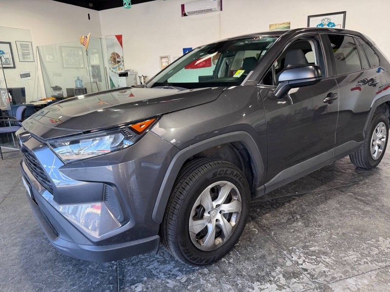 Toyota RAV4 Vehicle Full-screen Gallery Image 08