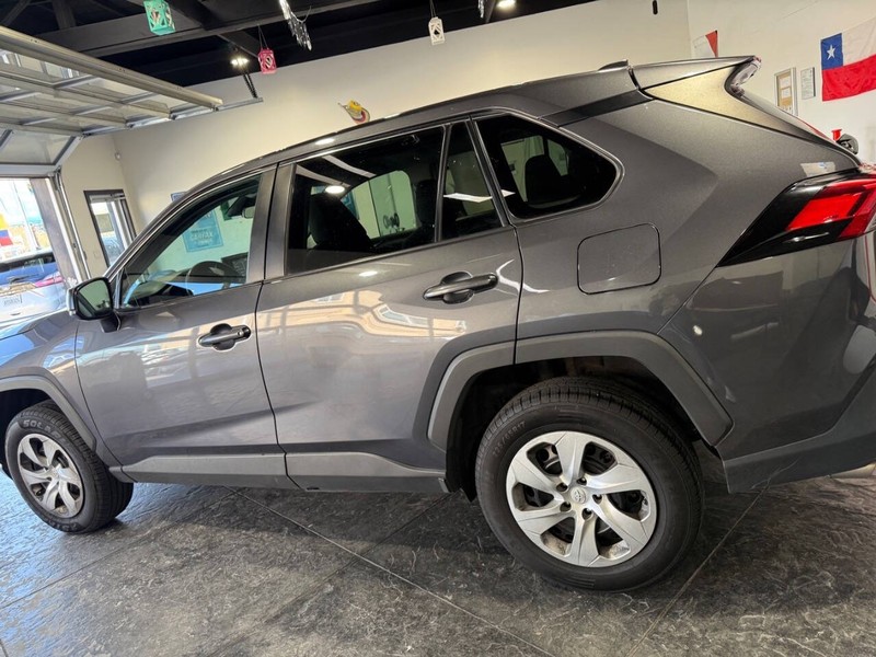 Toyota RAV4 Vehicle Full-screen Gallery Image 36