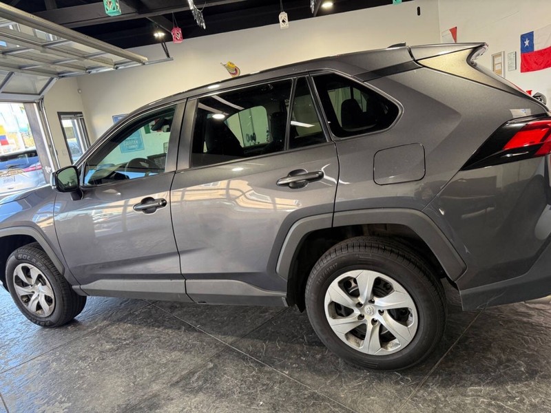 Toyota RAV4 Vehicle Full-screen Gallery Image 37