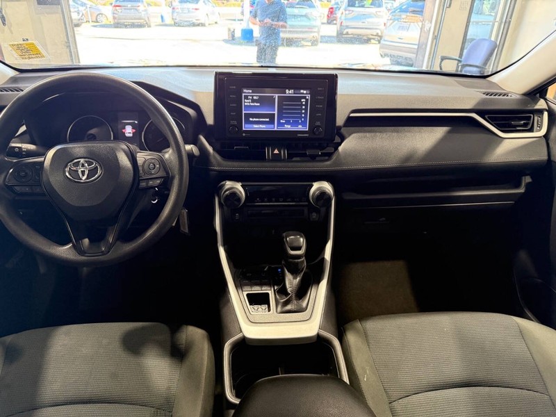 Toyota RAV4 Vehicle Full-screen Gallery Image 38