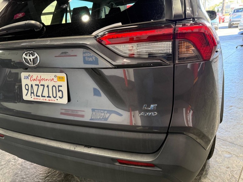 Toyota RAV4 Vehicle Full-screen Gallery Image 39
