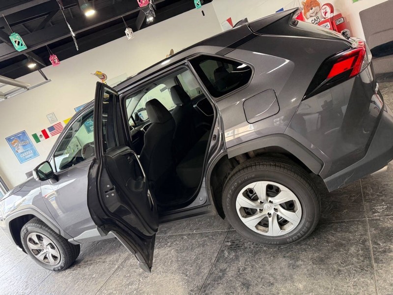 Toyota RAV4 Vehicle Full-screen Gallery Image 48