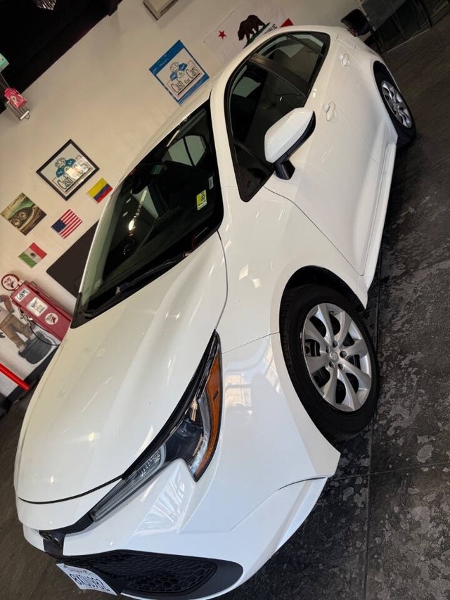 Toyota Corolla Vehicle Full-screen Gallery Image 08