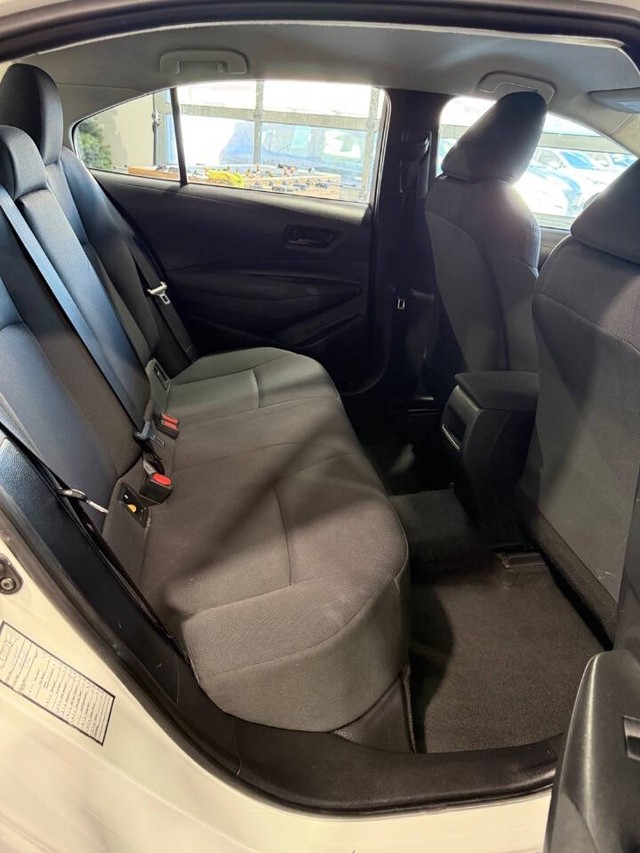 Toyota Corolla Vehicle Full-screen Gallery Image 13