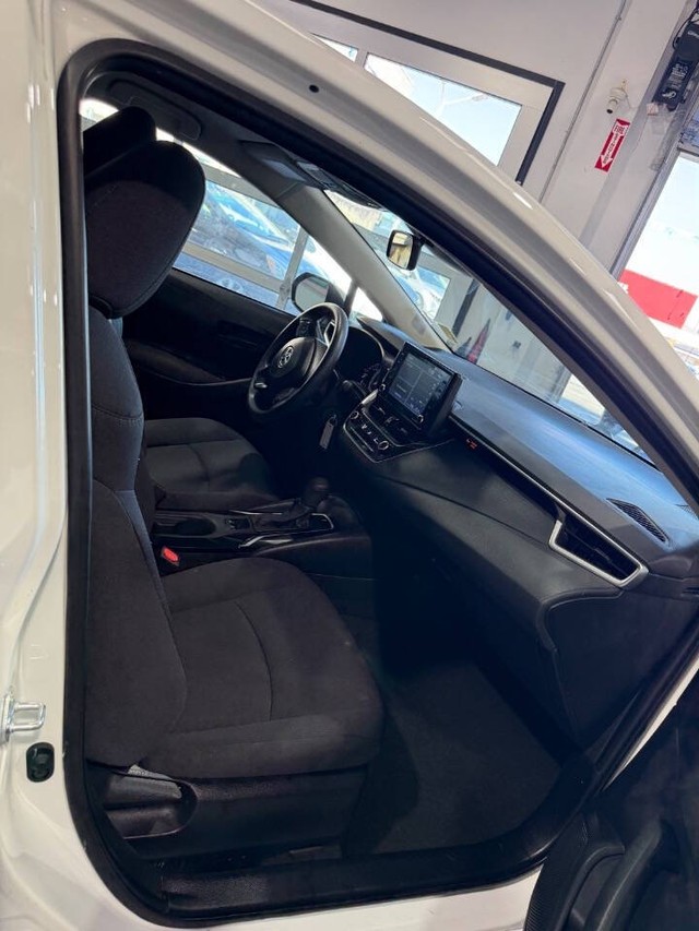 Toyota Corolla Vehicle Full-screen Gallery Image 17