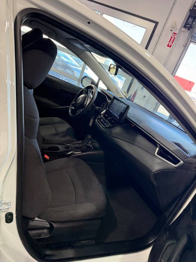 Toyota Corolla Vehicle Full-screen Gallery Image 19