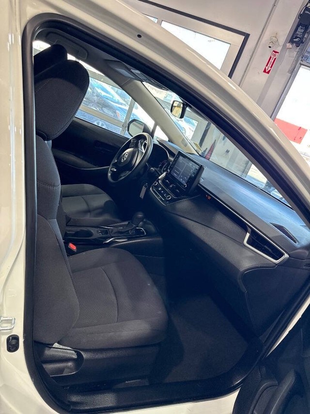 Toyota Corolla Vehicle Full-screen Gallery Image 20