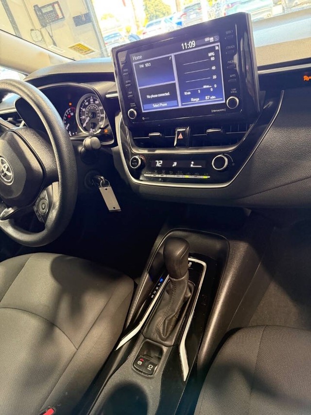 Toyota Corolla Vehicle Full-screen Gallery Image 22
