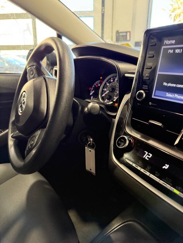 Toyota Corolla Vehicle Full-screen Gallery Image 25