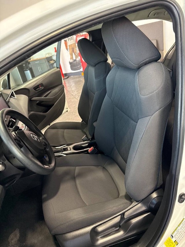 Toyota Corolla Vehicle Full-screen Gallery Image 26