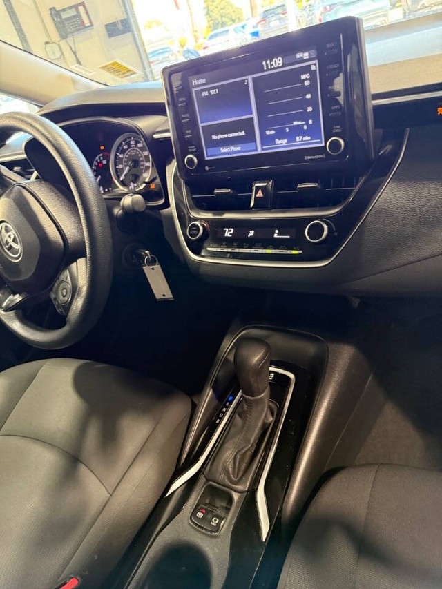 Toyota Corolla Vehicle Full-screen Gallery Image 29
