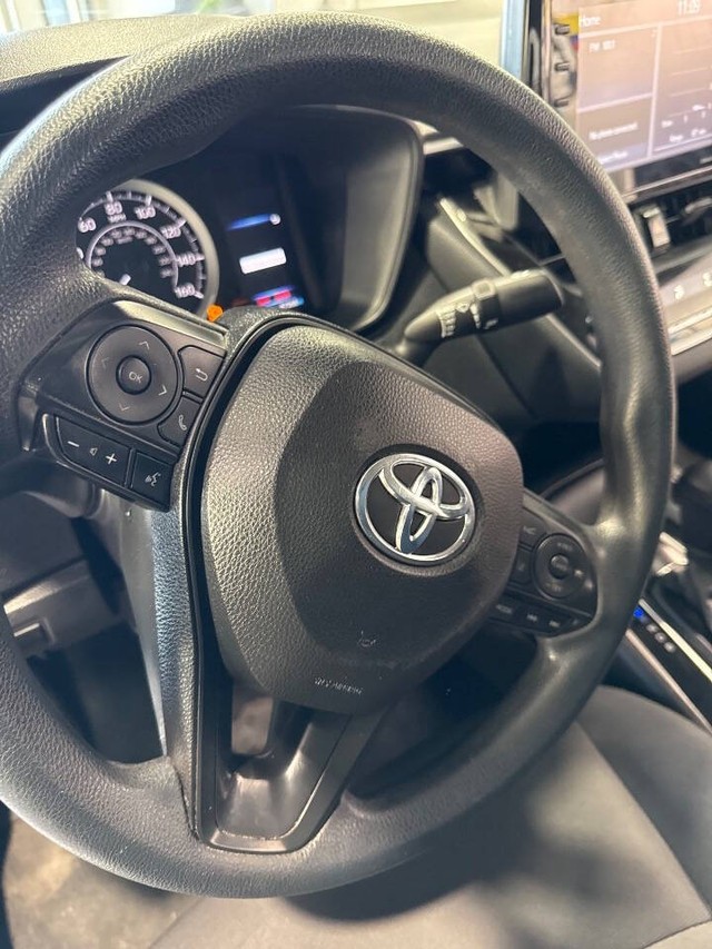 Toyota Corolla Vehicle Full-screen Gallery Image 35