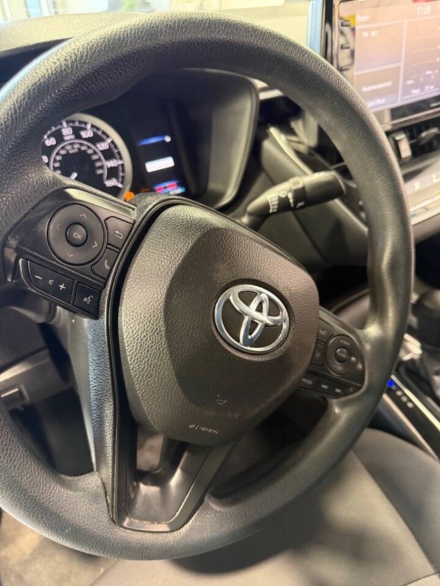 Toyota Corolla Vehicle Full-screen Gallery Image 37