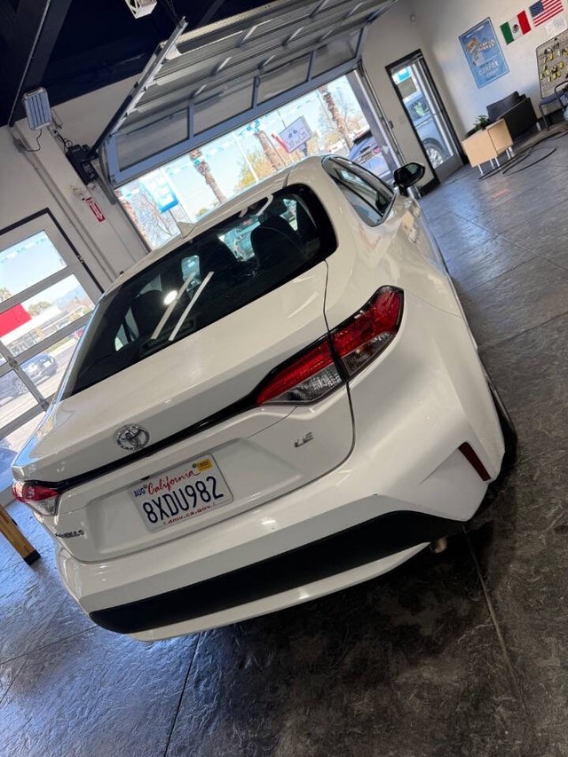 Toyota Corolla Vehicle Full-screen Gallery Image 46