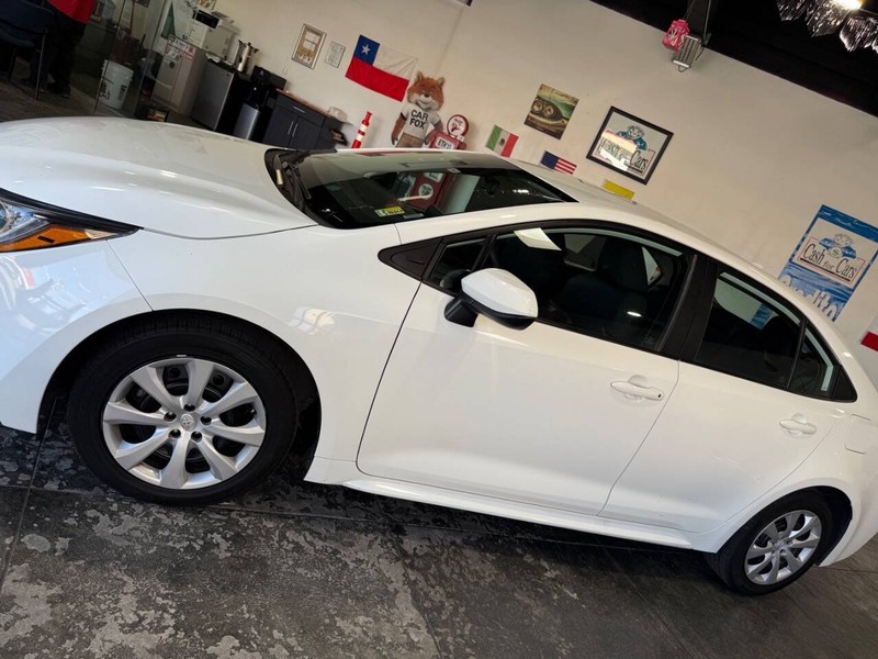 Toyota Corolla Vehicle Full-screen Gallery Image 10