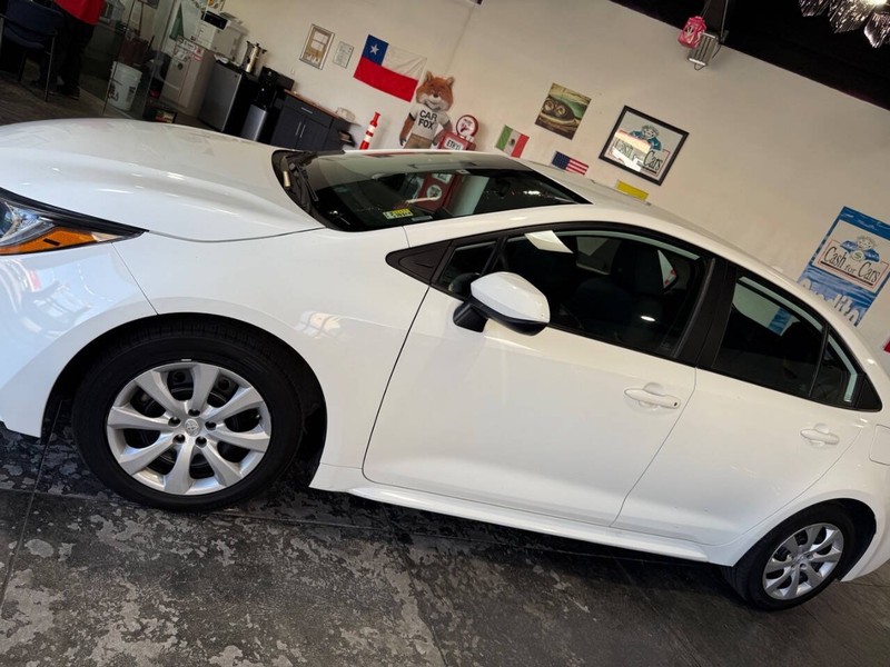 Toyota Corolla Vehicle Full-screen Gallery Image 11