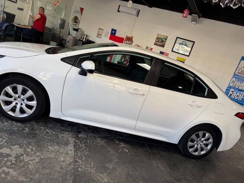 Toyota Corolla Vehicle Full-screen Gallery Image 16