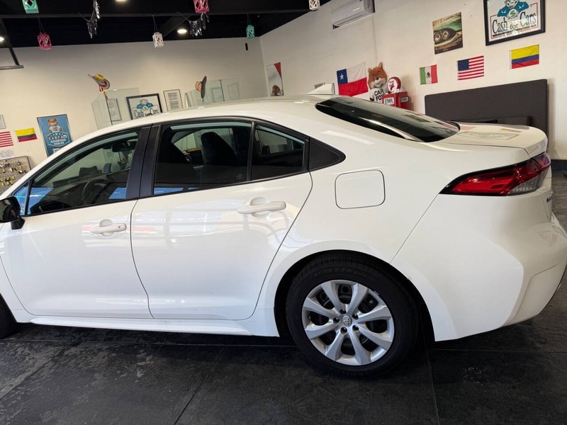 Toyota Corolla Vehicle Full-screen Gallery Image 21