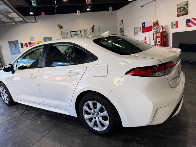 Toyota Corolla Vehicle Full-screen Gallery Image 23