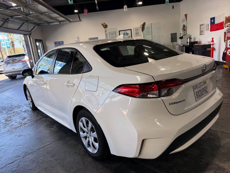 Toyota Corolla Vehicle Full-screen Gallery Image 27