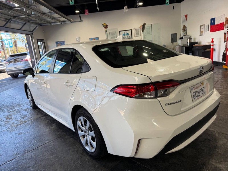 Toyota Corolla Vehicle Full-screen Gallery Image 33