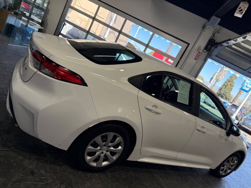 Toyota Corolla Vehicle Full-screen Gallery Image 50