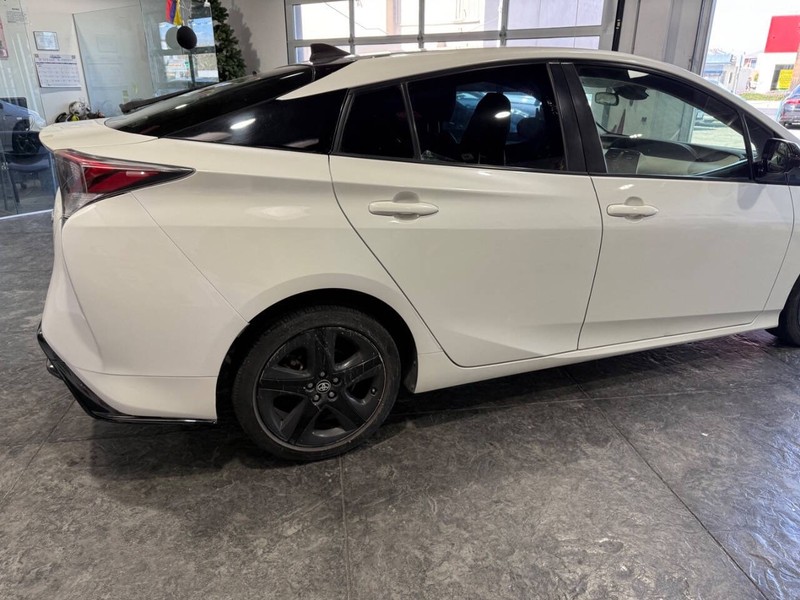 Toyota Prius Vehicle Full-screen Gallery Image 24