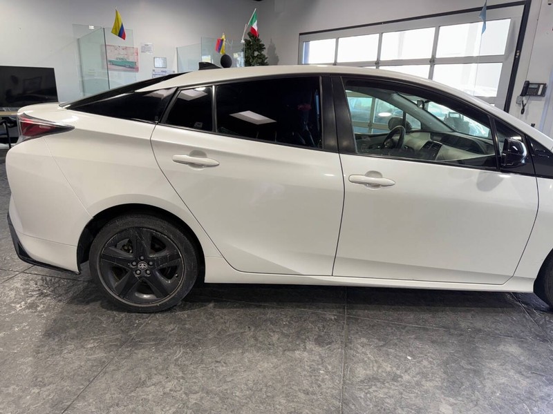 Toyota Prius Vehicle Full-screen Gallery Image 25