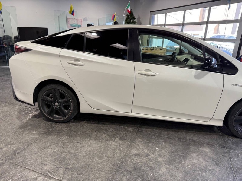 Toyota Prius Vehicle Full-screen Gallery Image 26