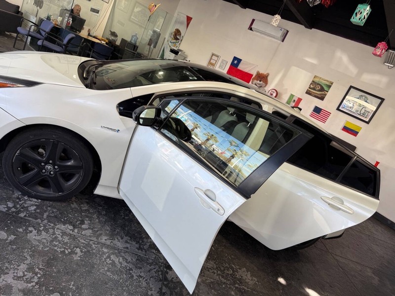 Toyota Prius Vehicle Full-screen Gallery Image 42
