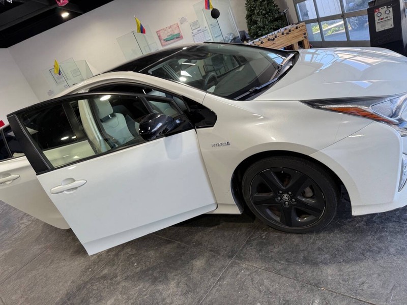 Toyota Prius Vehicle Full-screen Gallery Image 45