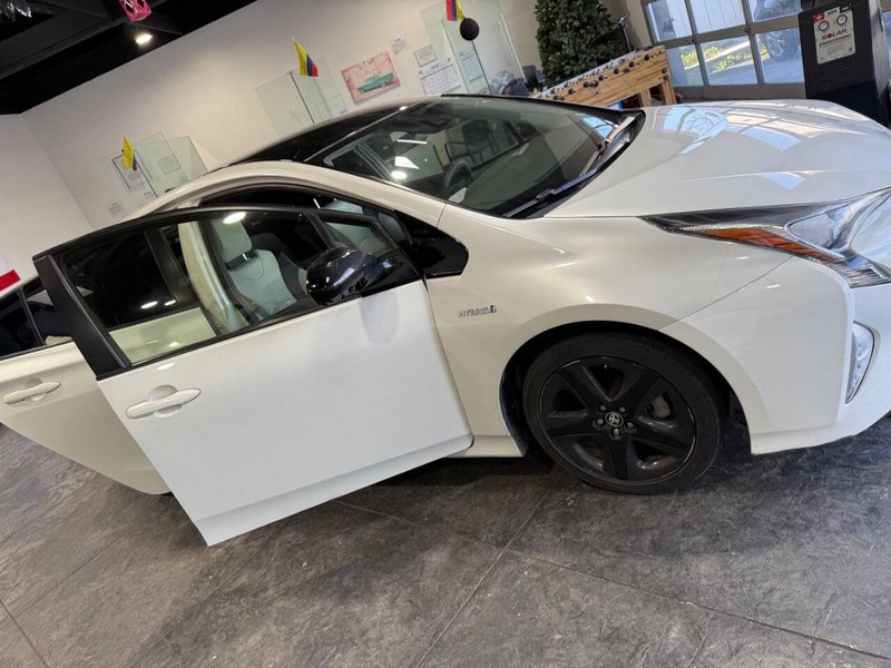 Toyota Prius Vehicle Full-screen Gallery Image 46