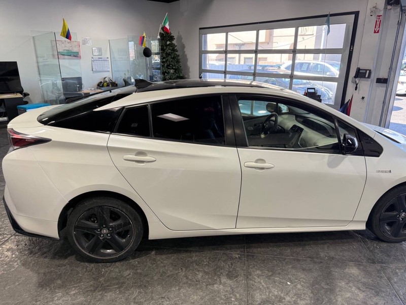 Toyota Prius Vehicle Full-screen Gallery Image 47