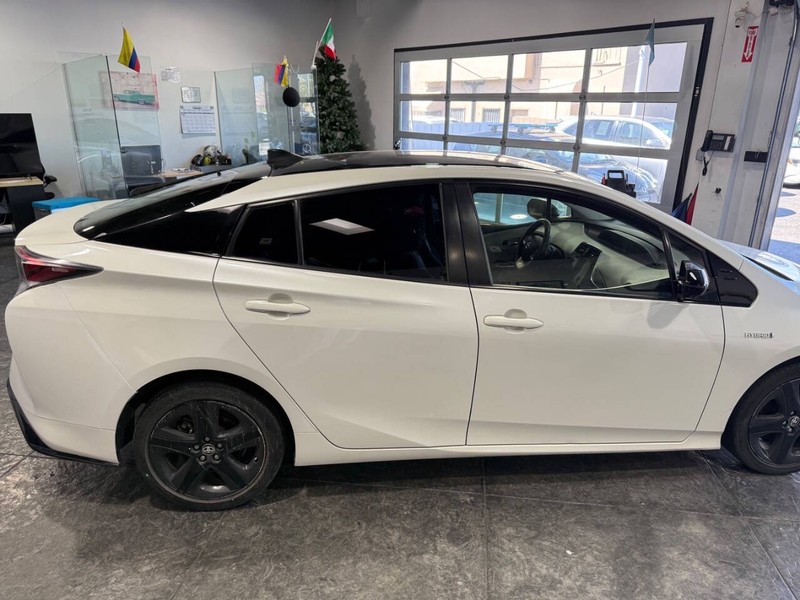 Toyota Prius Vehicle Full-screen Gallery Image 48
