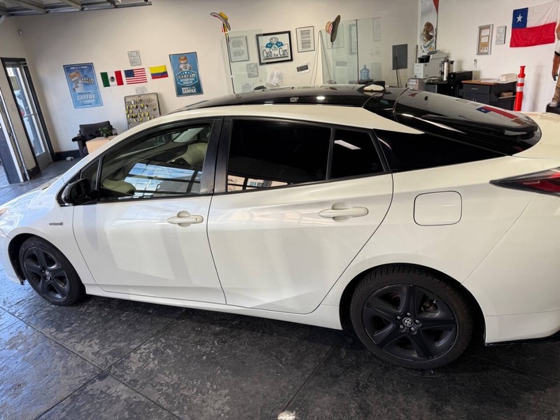 Toyota Prius Vehicle Full-screen Gallery Image 49