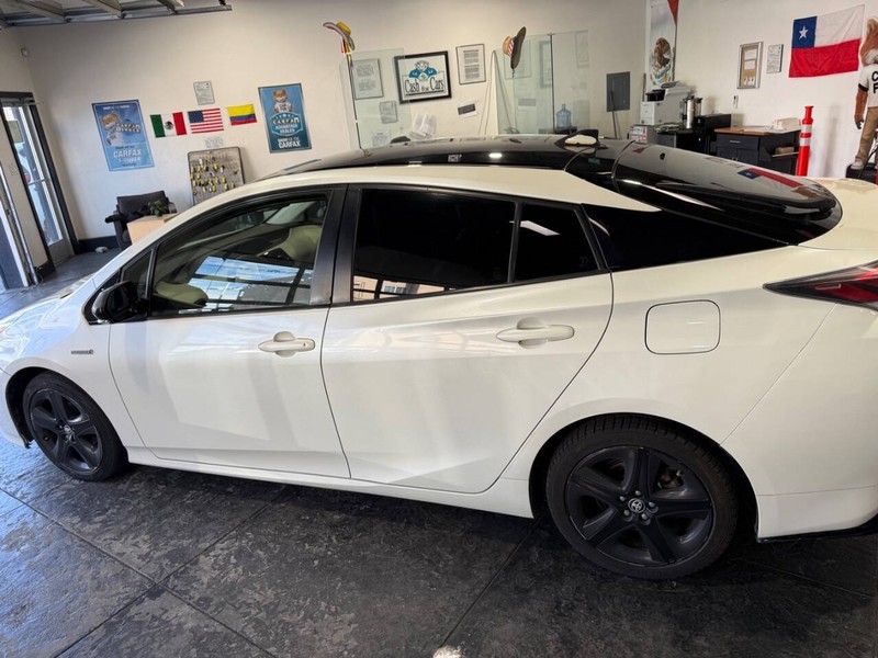 Toyota Prius Vehicle Full-screen Gallery Image 50