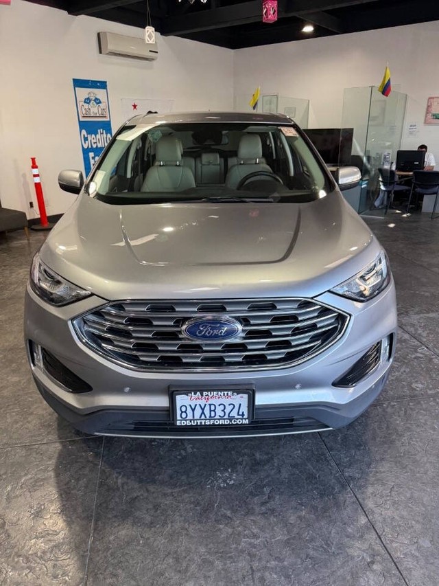 Ford Edge Vehicle Full-screen Gallery Image 02