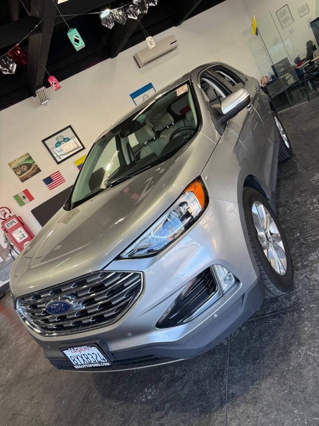 Ford Edge Vehicle Full-screen Gallery Image 06