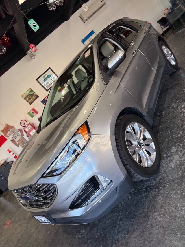 Ford Edge Vehicle Full-screen Gallery Image 08