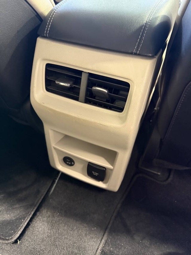 Ford Edge Vehicle Full-screen Gallery Image 16