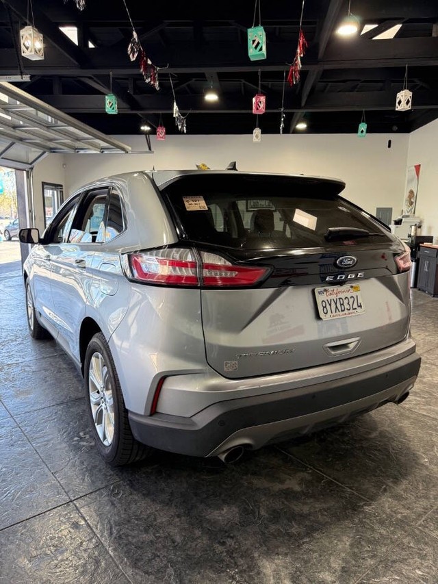 Ford Edge Vehicle Full-screen Gallery Image 18