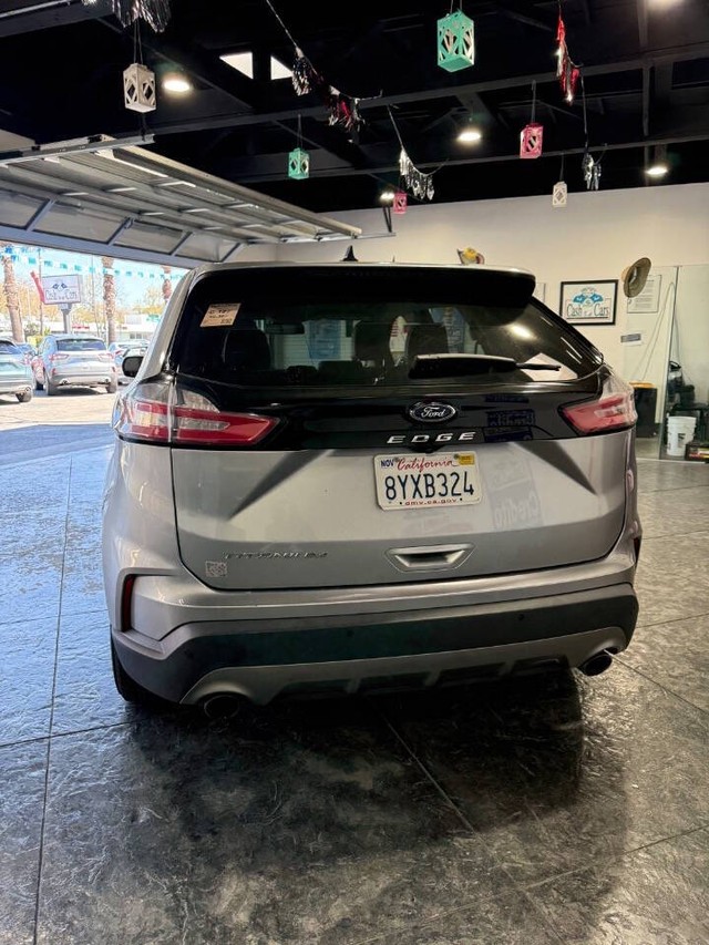 Ford Edge Vehicle Full-screen Gallery Image 19