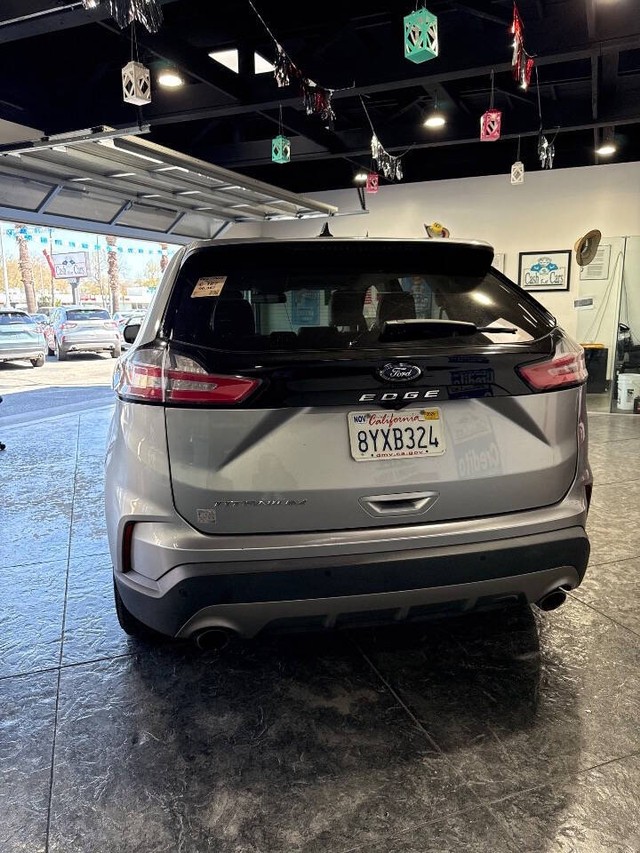 Ford Edge Vehicle Full-screen Gallery Image 20