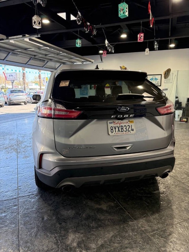 Ford Edge Vehicle Full-screen Gallery Image 23