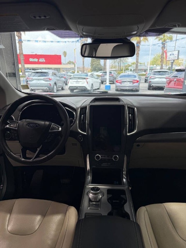 Ford Edge Vehicle Full-screen Gallery Image 31