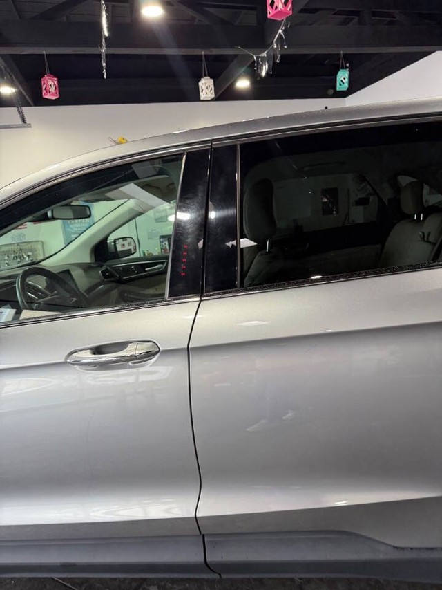 Ford Edge Vehicle Full-screen Gallery Image 36
