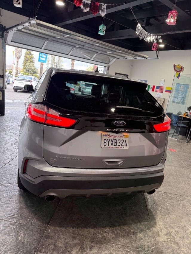 Ford Edge Vehicle Full-screen Gallery Image 37