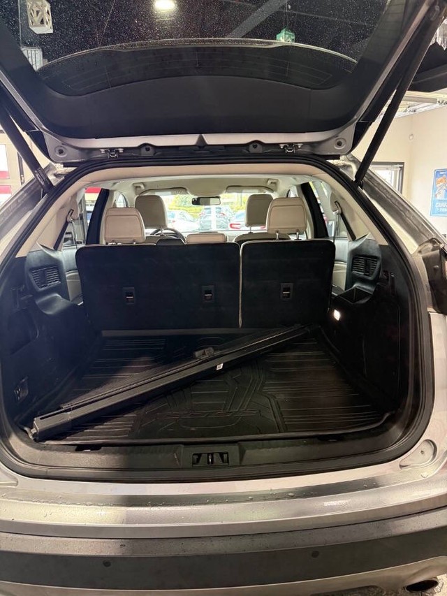 Ford Edge Vehicle Full-screen Gallery Image 39